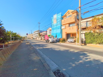 �O�ʓ��H�܂ތ��n�ʐ^ -